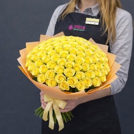 101 желтая роза Кения 40см