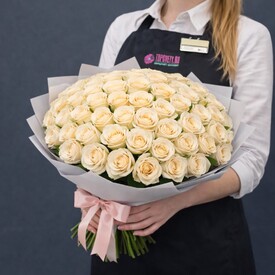 Букет из 101 кремовой розы Кения 40см