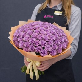 Букет из 101 сиреневой розы Кения 40см