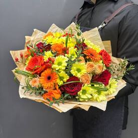 Букет из хризантем, роз и гербер