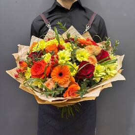 Букет из хризантем, роз и гербер