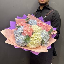 Букет из 9 гортензий