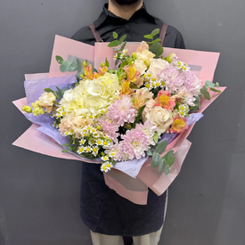 Букет из гортензии, роз и хризантем