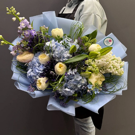 Букет из гортензии, роз и сирени 