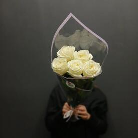 Букет из 5 роз Плайя Бланка 50см