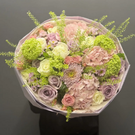 Букет из гортензии, роз и пионов