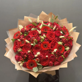 Букет из гербер, тюльпанов и роз