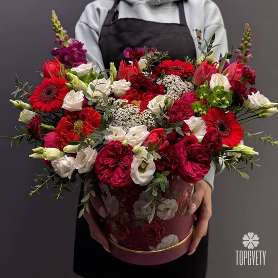 Композиция из роз, гербер и орнитогалума в коробке