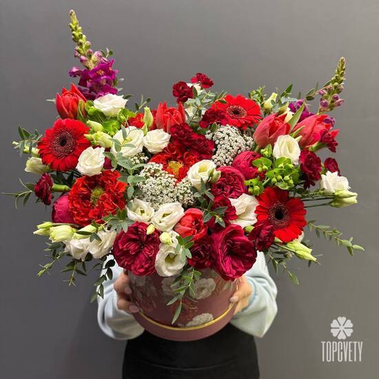 Композиция из роз, гербер и орнитогалума в коробке