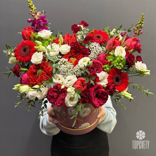 Композиция из роз, гербер и орнитогалума в коробке