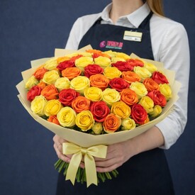101 оранжево-желто-красные розы Кения 40см