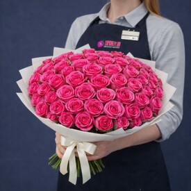 101 ярко-розовая роза Кения 40см