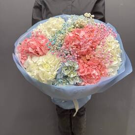 Букет из 9 гортензий с гипсофилой