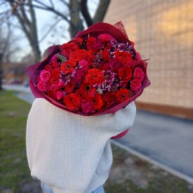 Букет из роз, гербер и хризантем