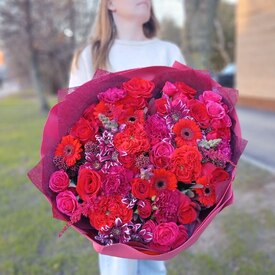Букет из роз, гербер и хризантем