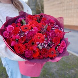 Букет из роз, гербер и хризантем