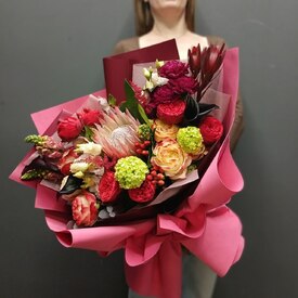 Букет из роз, каллы и протеи 