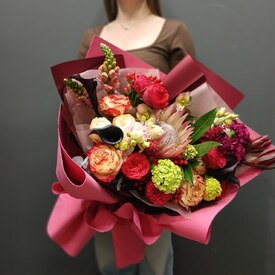 Букет из роз, каллы и протеи 