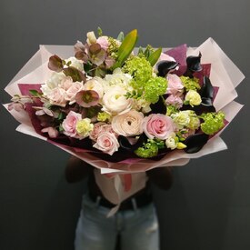 Букет из роз, ранунклюсов и калл