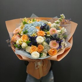 Букет из роз, гербер и эустомы