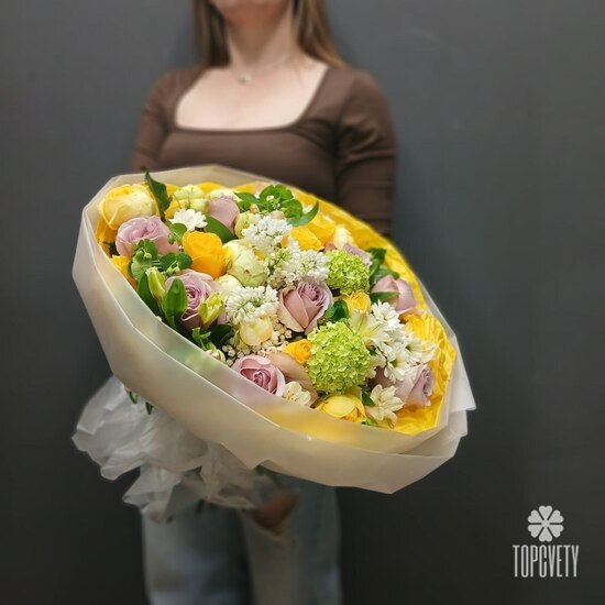 Букет из роз, сирени и альстромерии