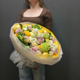 Букет из роз, сирени и альстромерии
