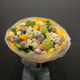 Букет из роз, сирени и альстромерии