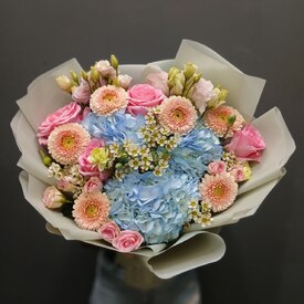 Букет из гортензий, гербер и эустомы