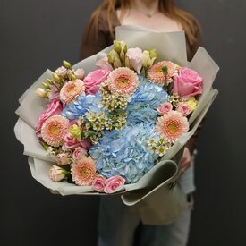 Букет из гортензий, гербер и эустомы