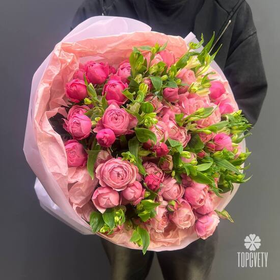 Букет из кустовых роз, альстромерии и фисташки