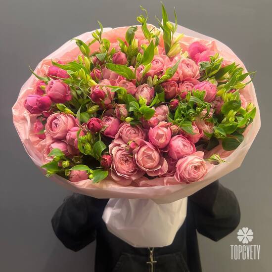 Букет из кустовых роз, альстромерии и фисташки