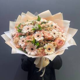 Букет из роз, гербер и астранции