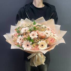 Букет из роз, гербер и астранции