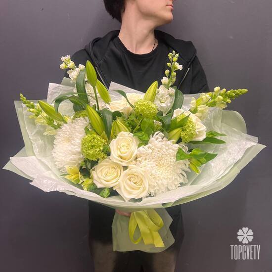 Букет из роз, антиринума и  хризантемы