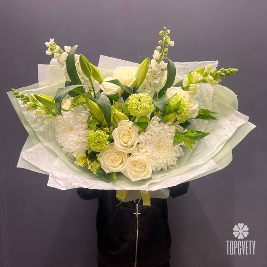 Букет из роз, антиринума и  хризантемы