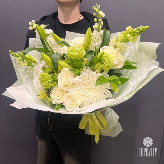 Букет из роз, антиринума и  хризантемы