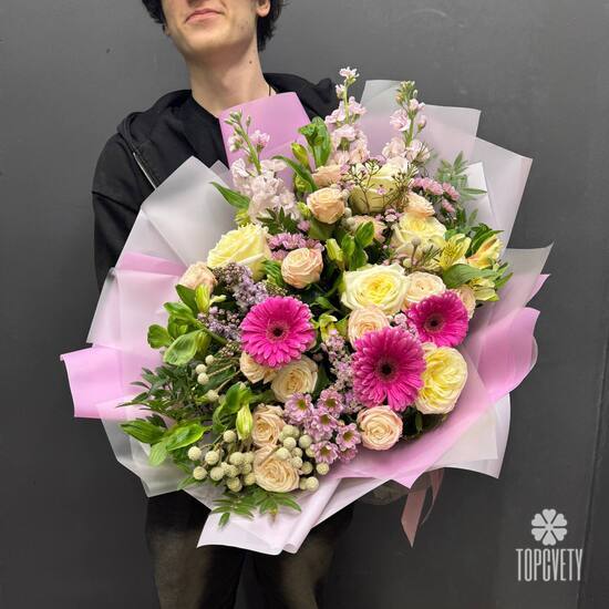 Букет из роз, гербер и хризантем