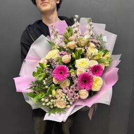 Букет из роз, гербер и хризантем
