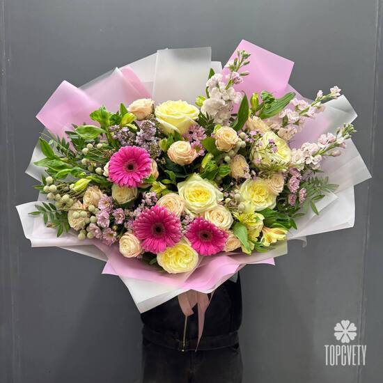 Букет из роз, гербер и хризантем