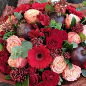 Букет из роз, гербер и альстромерий