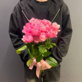 Букет из 5 кустовых пионовидных роз 50см