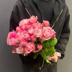 Букет из 7 кустовых пионовидных роз 50см