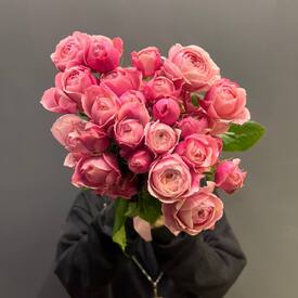 Букет из 7 кустовых пионовидных роз 50см