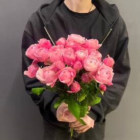 Букет из 7 кустовых пионовидных роз 50см