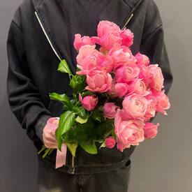Букет из 7 кустовых пионовидных роз 50см