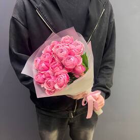 Букет из 5 кустовых пионовидных роз 50см