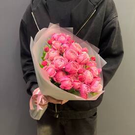 Букет из 7 кустовых пионовидных роз 50см