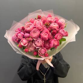 Букет из 7 кустовых пионовидных роз 50см