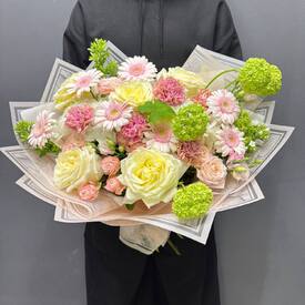 Букет из роз, гербер и эустомы