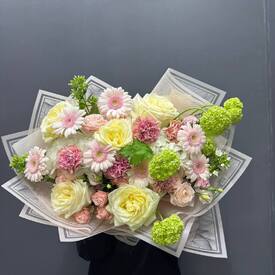 Букет из роз, гербер и эустомы